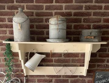 Brocante oud regaal / wandrek / keukenrek beschikbaar voor biedingen