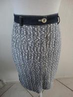 apanage maat 46 valt als 48/50 taille 50 cm gevoerd