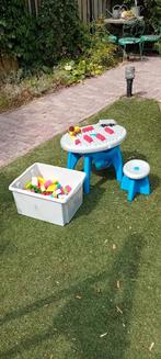 Speeltafel met krukje en blokken voor binnen en buiten, Ophalen, Zo goed als nieuw, Tafel(s) en Stoel(en)