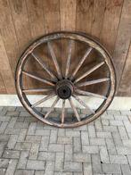 Oud houten wagenwiel / karrenwiel, Ophalen