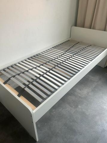 Bedframe SLÄKT 90x200 beschikbaar voor biedingen