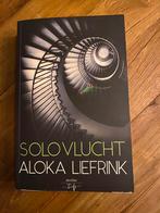 Solo Vlucht - Aloka Liefrink, Boeken, Thrillers, Aloka Liefrink, Ophalen of Verzenden, Zo goed als nieuw, Nederland