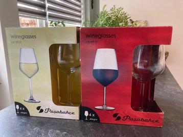 Wijnglazen voor rode en witte wijn nieuw in verpakking.  beschikbaar voor biedingen