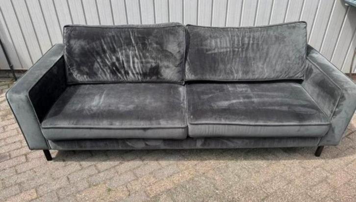 WOOOD Robin 3-zits fluwelen bank - antraciet, Huis en Inrichting, Banken | Bankstellen, Zo goed als nieuw, Rechte bank, Driepersoons