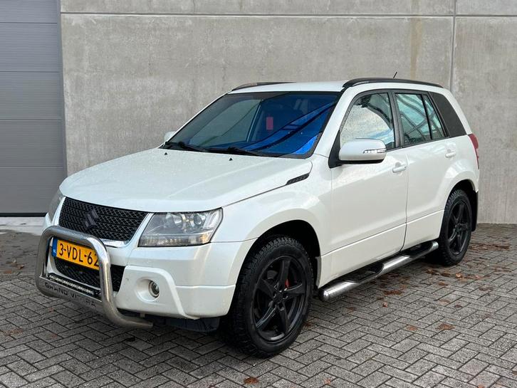 Parelmoer Witte Suzuki Grand Vitara 1.9D GrijsKenteken/APK!, Auto's, Bestelauto's, Bedrijf, Aangepast voor mindervaliden, ABS
