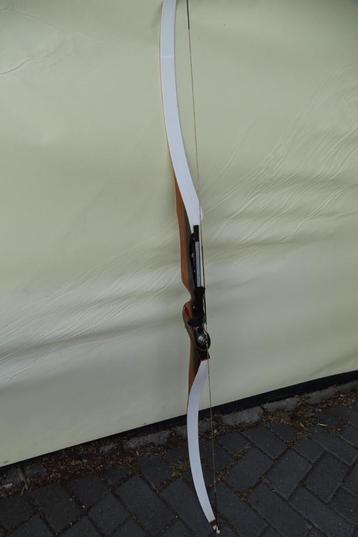 Petron longbow in foedraal beschikbaar voor biedingen