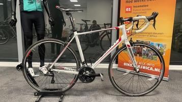 Giant defy racefiets ML beschikbaar voor biedingen
