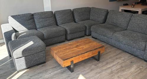 Robuuste houten salontafel van houtbalken en stalen onderst, Huis en Inrichting, Tafels | Salontafels, Gebruikt, Minder dan 50 cm