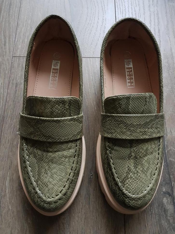 Schoenen / instappers voor dames -- maat 38 -- Lucky Shoes, Kleding | Dames, Schoenen, Zo goed als nieuw, Instappers, Groen, Ophalen of Verzenden