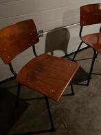 Retro stoel afkomstig uit school, Huis en Inrichting, Stoelen, Ophalen, Twee, Bruin, Retro