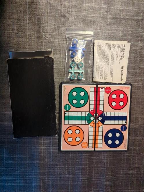 Mens erger je niet - reiseditie, Hobby en Vrije tijd, Gezelschapsspellen | Bordspellen, Nieuw, Ophalen of Verzenden
