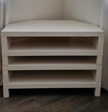 Ikea hoekkastje beschikbaar voor biedingen