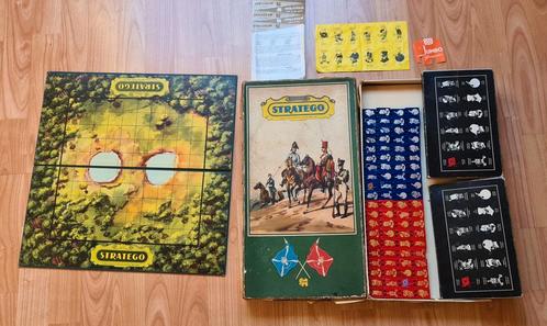 Vintage stratego houten pionnen  / hout stukken groene doos, Hobby en Vrije tijd, Gezelschapsspellen | Bordspellen, Gebruikt, Een of twee spelers