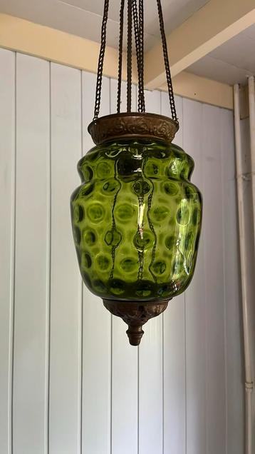 Antieke groene glazen hanglamp beschikbaar voor biedingen