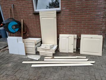 Keuken frontjes en complete lades. Alles of niets. T.E.A.B beschikbaar voor biedingen