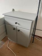 Grijs kastje met lade en deuren, Huis en Inrichting, Kasten | Kledingkasten, Overige materialen, Minder dan 50 cm, Gebruikt, Ophalen of Verzenden