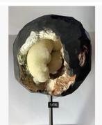 50% korting: Calciet Apofylite groen Geode op voet, Ophalen of Verzenden, Mineraal