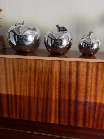 Zilverkleurige decoratieve appels krakelee voor bijv keuken beschikbaar voor biedingen