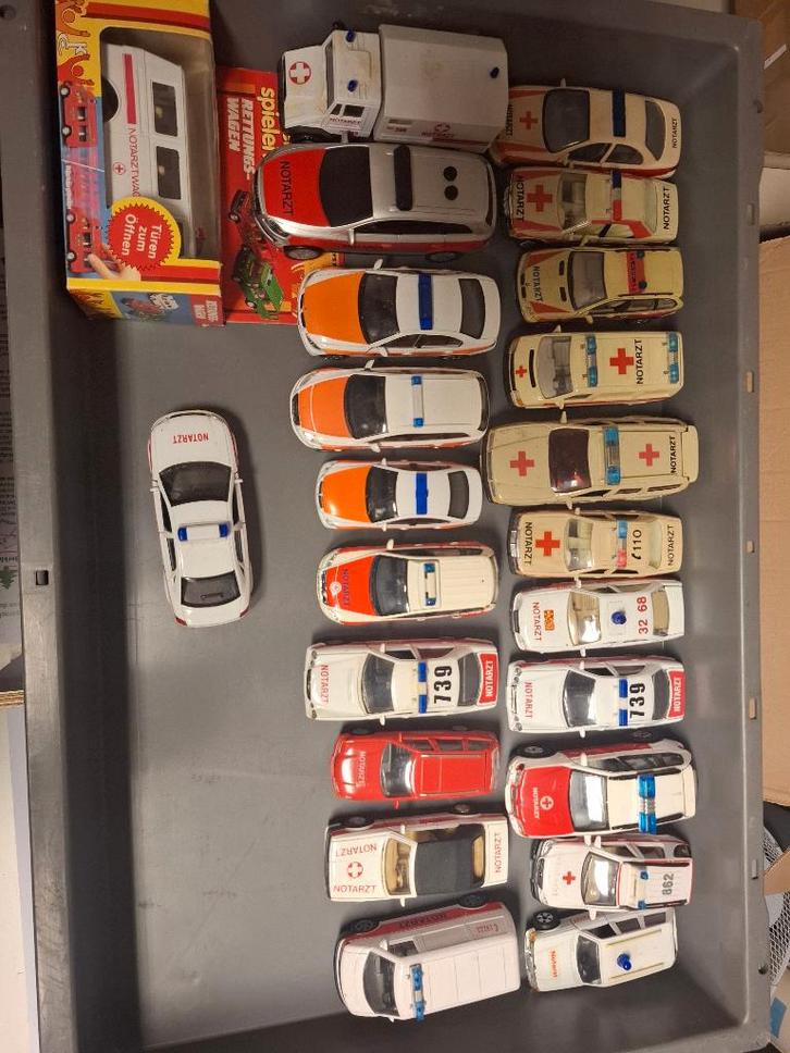 Partij Ambulances Notarzt, Hobby en Vrije tijd, Modelauto's | Overige schalen, Gebruikt, Auto, Ophalen of Verzenden