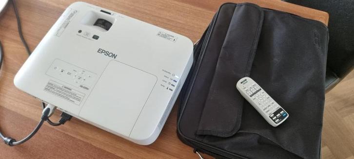 Epson EB2255U beamer projector 1920x1200, scherm, access., Audio, Tv en Foto, Beamers, Zo goed als nieuw, LCD, Overige resoluties