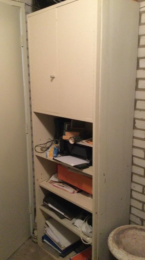 GRATIS Kast wandkast / boekenkast etc, Huis en Inrichting, Kasten | Boekenkasten, Gebruikt, 50 tot 100 cm, 150 tot 200 cm, 25 tot 50 cm