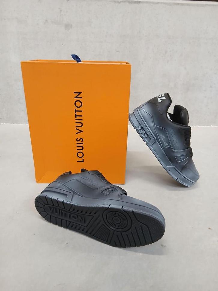 Louis Vuitton 42tm46. ALLEEN VANDAAG €85, Kleding | Heren, Schoenen, Nieuw, Ophalen of Verzenden