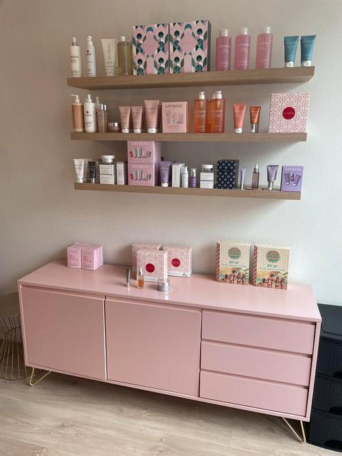 Roze Elona dressoir met gouden pootjes, Huis en Inrichting, Kasten | Dressoirs, Zo goed als nieuw, 25 tot 50 cm, Ophalen