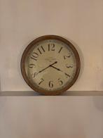 Grote Wandklok - 50cm - Verweerd Hout & Metaal, Huis en Inrichting, Woonaccessoires | Klokken, Ophalen of Verzenden, Gebruikt