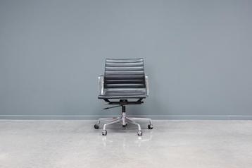Eames EA117 office chair, 2x beschikbaar voor biedingen