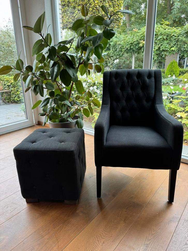 8 eetkamerstoelen en 2 hockers zwart stof zelfde serie, Huis en Inrichting, Stoelen, Stof, Zwart, Ophalen