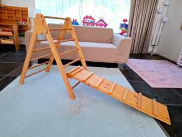 Montessori klimrek met glijbaan  beschikbaar voor biedingen