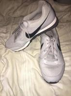 Nike schoenen, Nike, Ophalen of Verzenden, Grijs, Sneakers of Gympen