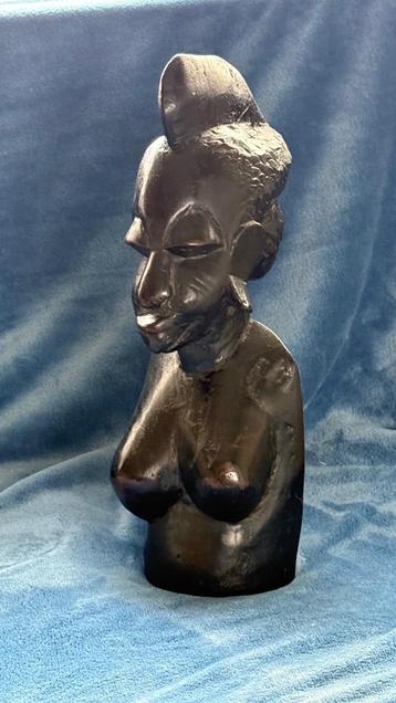 Beeld hout beschikbaar voor biedingen