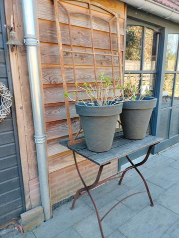 Franse bistro tafel. beschikbaar voor biedingen