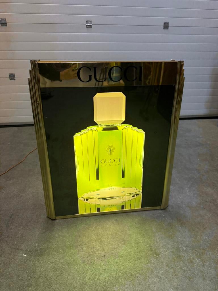 Gucci Lichtbak Display Dubbelzijdig, Ophalen, ., Lichtbak of (neon) lamp, Zo goed als nieuw