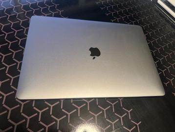 Macbook Pro 15 (Touch Bar) 2017 - nieuwe accupack beschikbaar voor biedingen