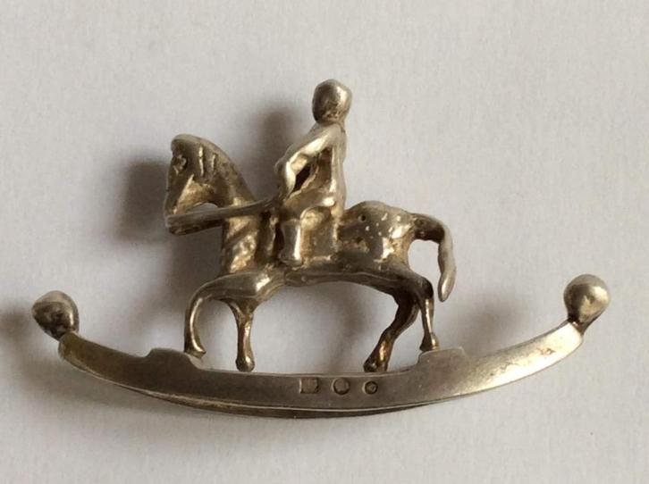 Zilveren miniatuur jongen op hobbelpaard, Van Kempen Begeer, Antiek en Kunst, Antiek | Goud en Zilver, Zilver, Verzenden