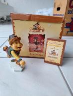 Laaf Lintje met doos en paspoort, Verzamelen, Beelden en Beeldjes, Ophalen of Verzenden, Zo goed als nieuw, Laaf