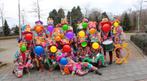 Mooie kleurige loopgroep met foam hoeden. 18-21 personen, Carnaval, Maat 38/40 (M), Zo goed als nieuw, Kleding