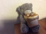 Me to You beertje met gouden kado doosje in pootjes, Ophalen of Verzenden, Stoffen beer, Me To You