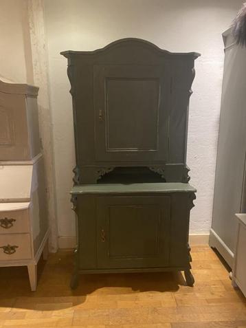 Antiek klein buffet, brocante buffetkast, antieke kast VdlM beschikbaar voor biedingen