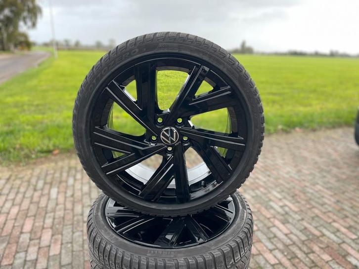 Volkswagen Golf 8 Bergamo Velgen 18 Inch Winterbanden, Auto-onderdelen, Banden en Velgen, Banden en Velgen, Winterbanden, 18 inch