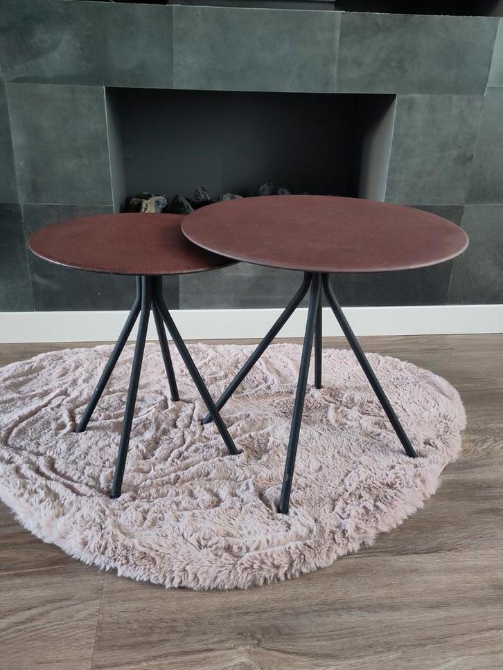 Set van 2 bijzettafels bordeaux rood, Huis en Inrichting, Tafels | Bijzettafels, Gebruikt, Rond, 45 tot 60 cm, Minder dan 55 cm
