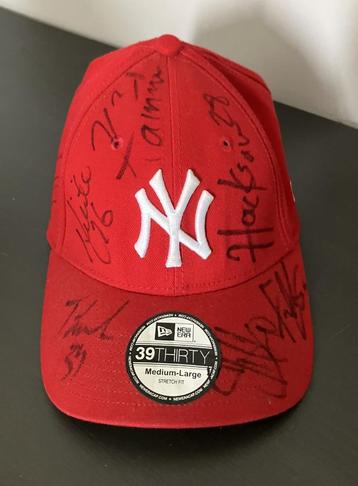 New York Yankees pet beschikbaar voor biedingen