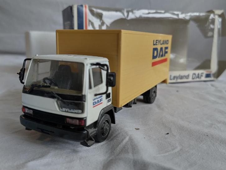 Leyland Daf bakwagen 4x2 RHD 1:50 (AHC models/Pilen), Hobby en Vrije tijd, Modelauto's | 1:50, Zo goed als nieuw, Bus of Vrachtwagen