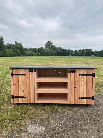 Buitenkeuken met composieten blad beschikbaar voor biedingen
