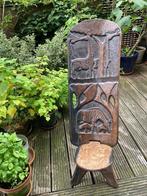 Afrikaanse stoel, Tropisch hardhout. In twee delen., Huis en Inrichting, Stoelen, Ophalen, Gebruikt, Bruin, Hout