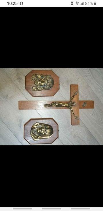 Religieus Kruisbeeld met 2 panelen met afbeeldingen  beschikbaar voor biedingen