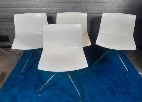 Arper Catifa 4 stuks, Huis en Inrichting, Stoelen, Zo goed als nieuw, Vier, Kunststof, Metaal, Wit, Ophalen
