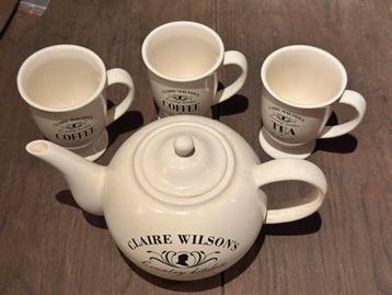 Claire Wilson’s Theepot Met Drie Mokken beschikbaar voor biedingen